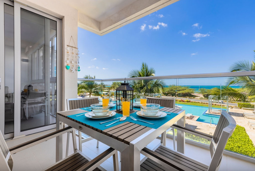 Eagle Beach – Luxury 2-Bedroom Condo with Ocean Views